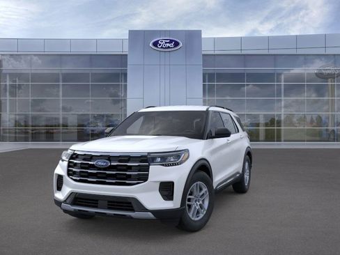 New 2025 Ford Explorer Active image 2