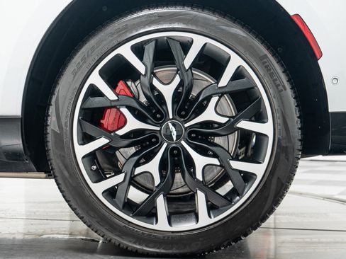 Used 2021 Aston Martin DBX AWD/4WD image 11