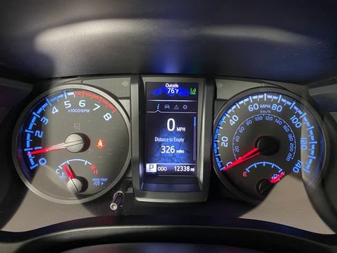 Certified 2022 Toyota Tacoma SR AWD/4WD image 19