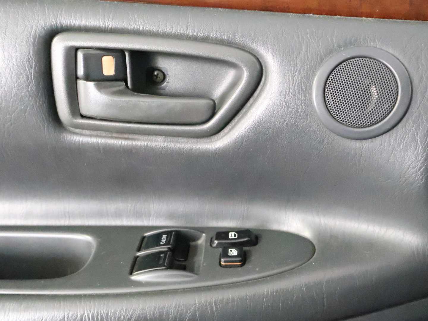 Used 1999 Toyota Solara SLE w/ Sport Pkg FWD image 27