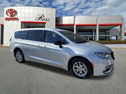 Used 2024 Chrysler Pacifica Touring-L