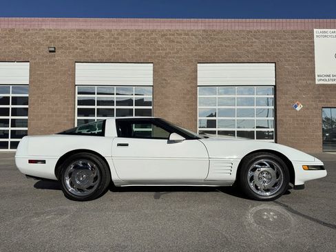 Used 1994 Chevrolet Corvette Coupe image 3