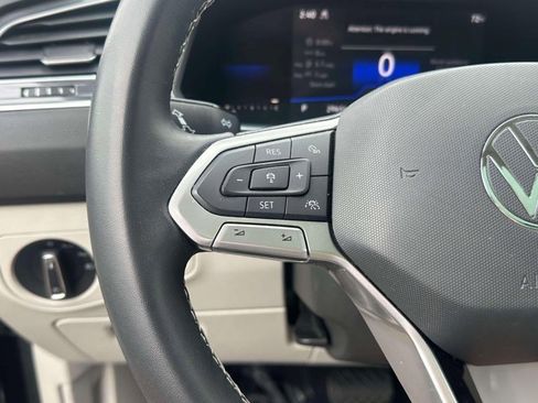 Used 2022 Volkswagen Tiguan SE w/ Panoramic Sunroof Package image 24