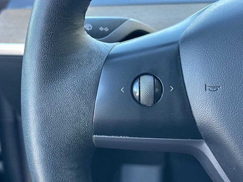Used 2021 Tesla Model Y Long Range image 30