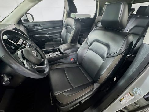 Used 2023 Nissan Pathfinder SL w/ Black Appearance Package AWD/4WD image 13