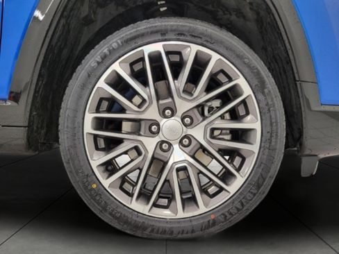 Used 2024 Jeep Compass Limited w/ Elite Group AWD/4WD image 4