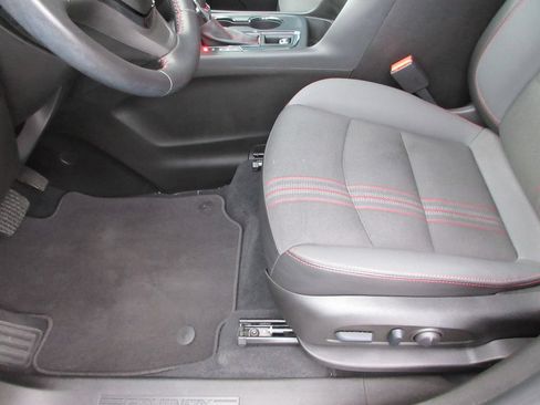 Certified 2022 Chevrolet Equinox RS w/ Infotainment Package FWD image 21
