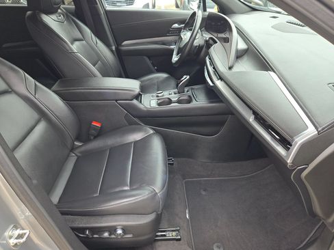 Used 2025 Cadillac XT4 Premium Luxury FWD image 27