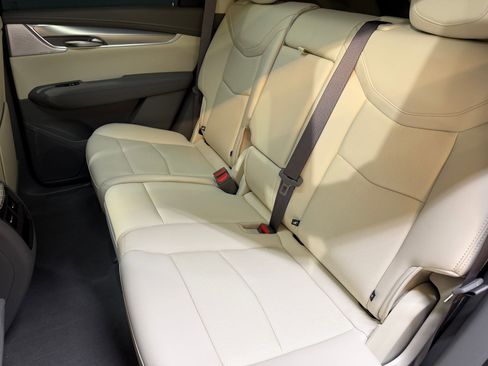 Certified 2024 Cadillac XT5 Premium Luxury FWD image 43