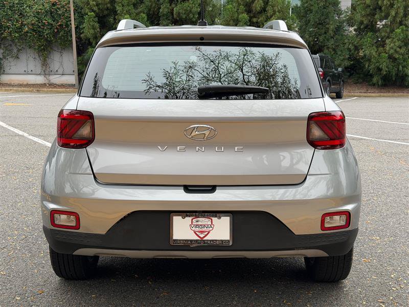 Used 2023 Hyundai Venue SEL w/ Cargo Package FWD image 10
