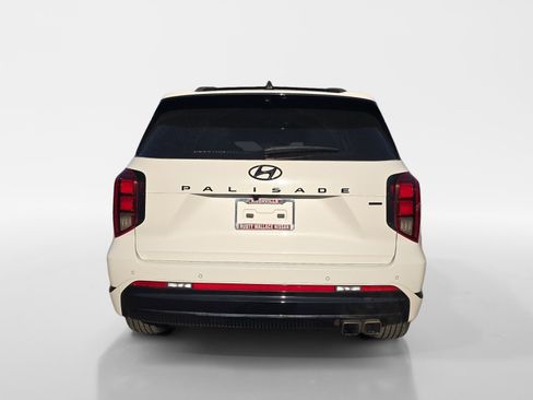 Used 2024 Hyundai Palisade Calligraphy image 4