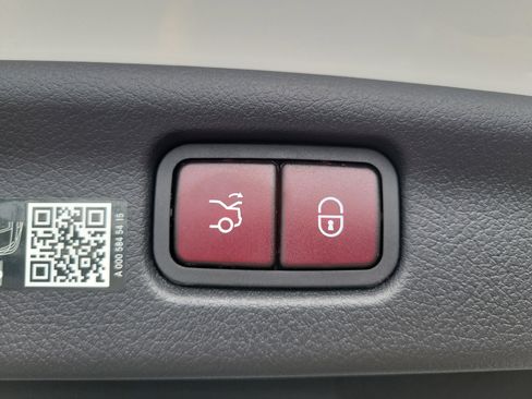 Certified 2025 Mercedes-Benz C 300 Sedan image 7