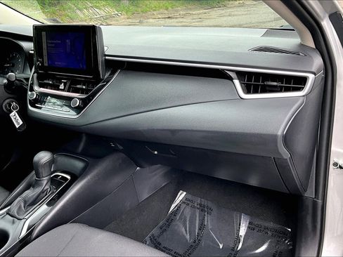Used 2025 Toyota Corolla LE FWD image 15