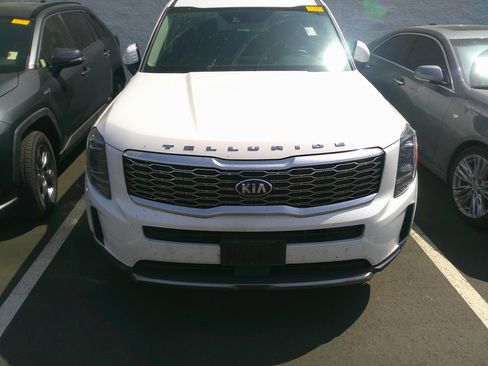 Used 2020 Kia Telluride EX image 2