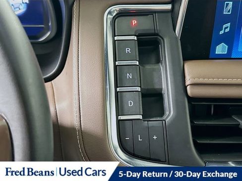 Used 2024 Chevrolet Suburban High Country w/ Premium Package image 19