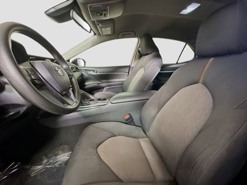 Used 2020 Toyota Camry LE image 21
