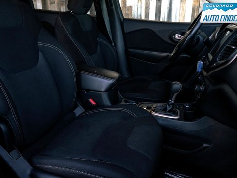 Used 2016 Jeep Cherokee Latitude w/ Cold Weather Group image 25