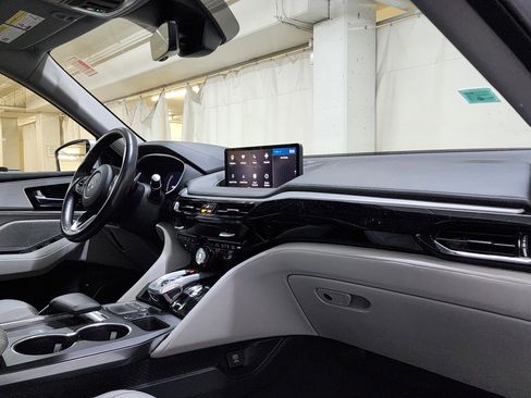Certified 2023 Acura MDX w/Technology Package image 22
