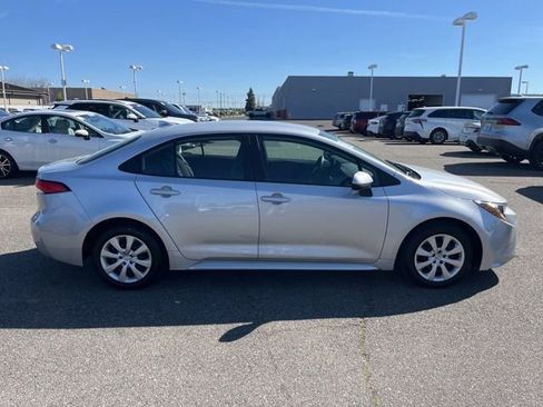 Used 2025 Toyota Corolla LE image 4