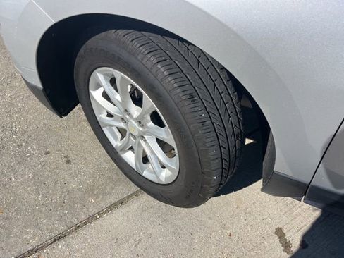 Used 2018 Chevrolet Equinox LT image 32