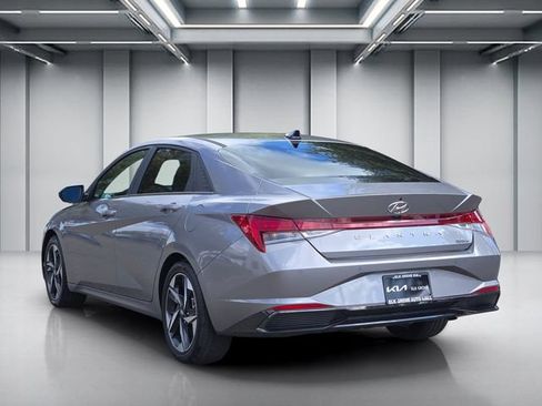 Used 2023 Hyundai Elantra Limited FWD image 6