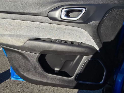 Used 2022 Jeep Compass Latitude image 11