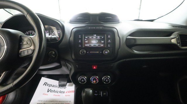 Used 2015 Jeep Renegade Latitude FWD image 13