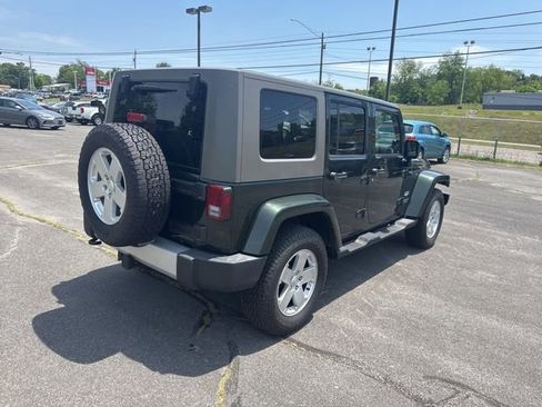 Used 2010 Jeep Wrangler Unlimited Sahara w/ Dual Top Group AWD/4WD image 8