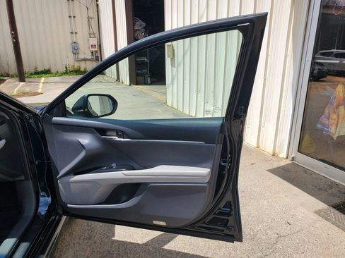 Used 2018 Toyota Camry SE w/ Convenience Package FWD image 24