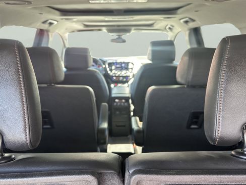 Used 2022 GMC Acadia AT4 w/ Technology Package image 8