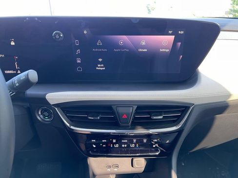 Used 2025 Buick Encore GX Avenir AWD/4WD image 9