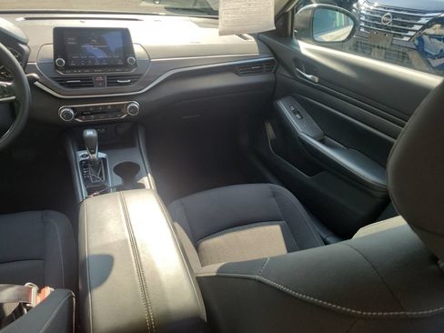Used 2025 Nissan Altima 2.5 SV FWD image 13