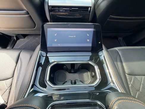 Used 2022 Jeep Grand Wagoneer Series III w/ Rear Seat Video Group 1 AWD/4WD image 31