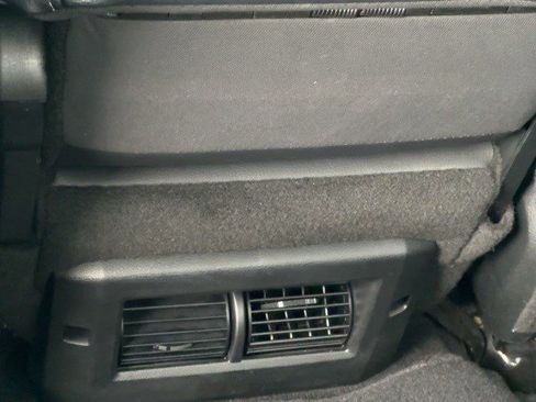 Used 2018 RAM 1500 Laramie image 29