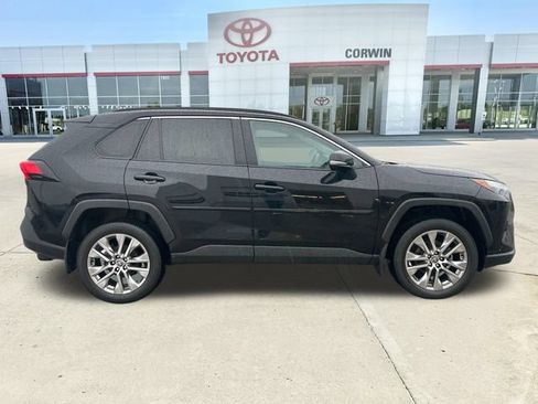 Used 2022 Toyota RAV4 XLE Premium AWD/4WD image 6