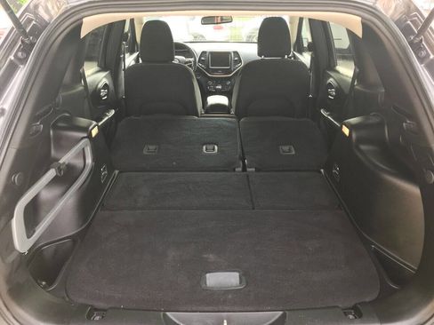 Used 2015 Jeep Cherokee Latitude FWD image 30