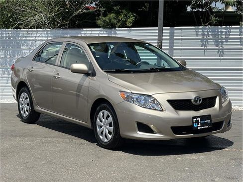 Used 2010 Toyota Corolla LE FWD image 8