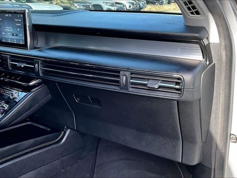 Used 2021 Lincoln Corsair Standard w/ Equipment Group 101A image 18