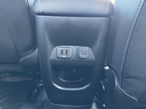 Used 2019 GMC Canyon SLE w/ Elevation Edition RWD image 17