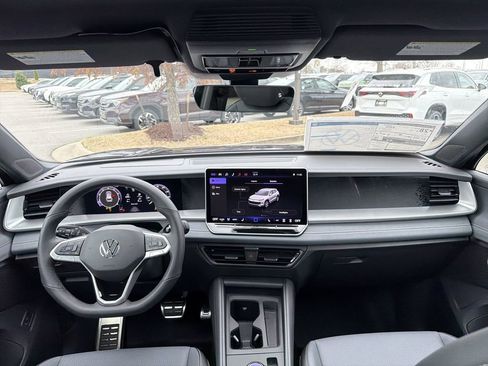New 2026 Volkswagen Tiguan SE R-Line FWD image 22