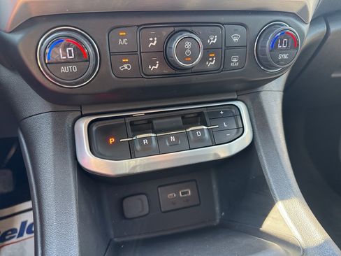 Used 2022 GMC Acadia SLE w/ Driver Convenience Package image 23