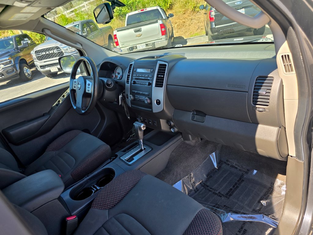 Used 2011 Nissan Frontier PRO-4X AWD/4WD image 27