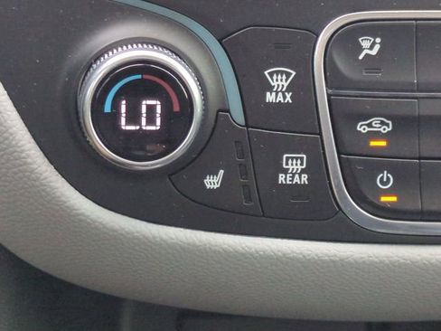 Used 2024 Chevrolet Equinox LT FWD image 27