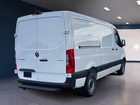 Used 2025 Mercedes-Benz Sprinter 2500 image 3