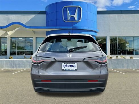 Used 2023 Honda HR-V LX image 3