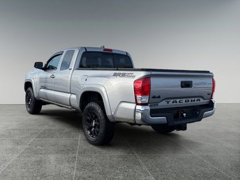 Used 2016 Toyota Tacoma SR5 image 3