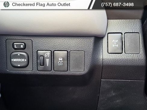Used 2015 Toyota RAV4 XLE AWD/4WD image 12