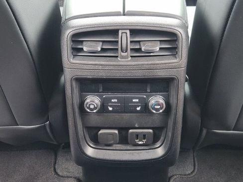 Used 2019 Buick Envision Essence FWD image 31
