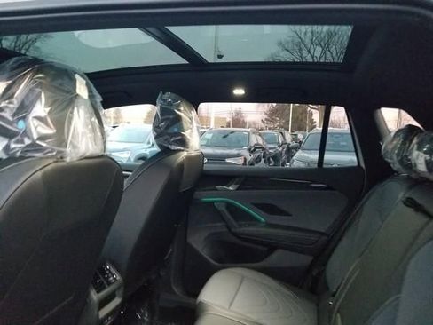 New 2026 Volkswagen Tiguan SE R-Line FWD image 10