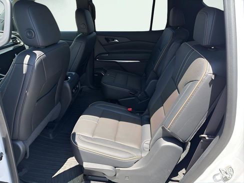 Used 2025 Chevrolet Traverse High Country FWD image 6